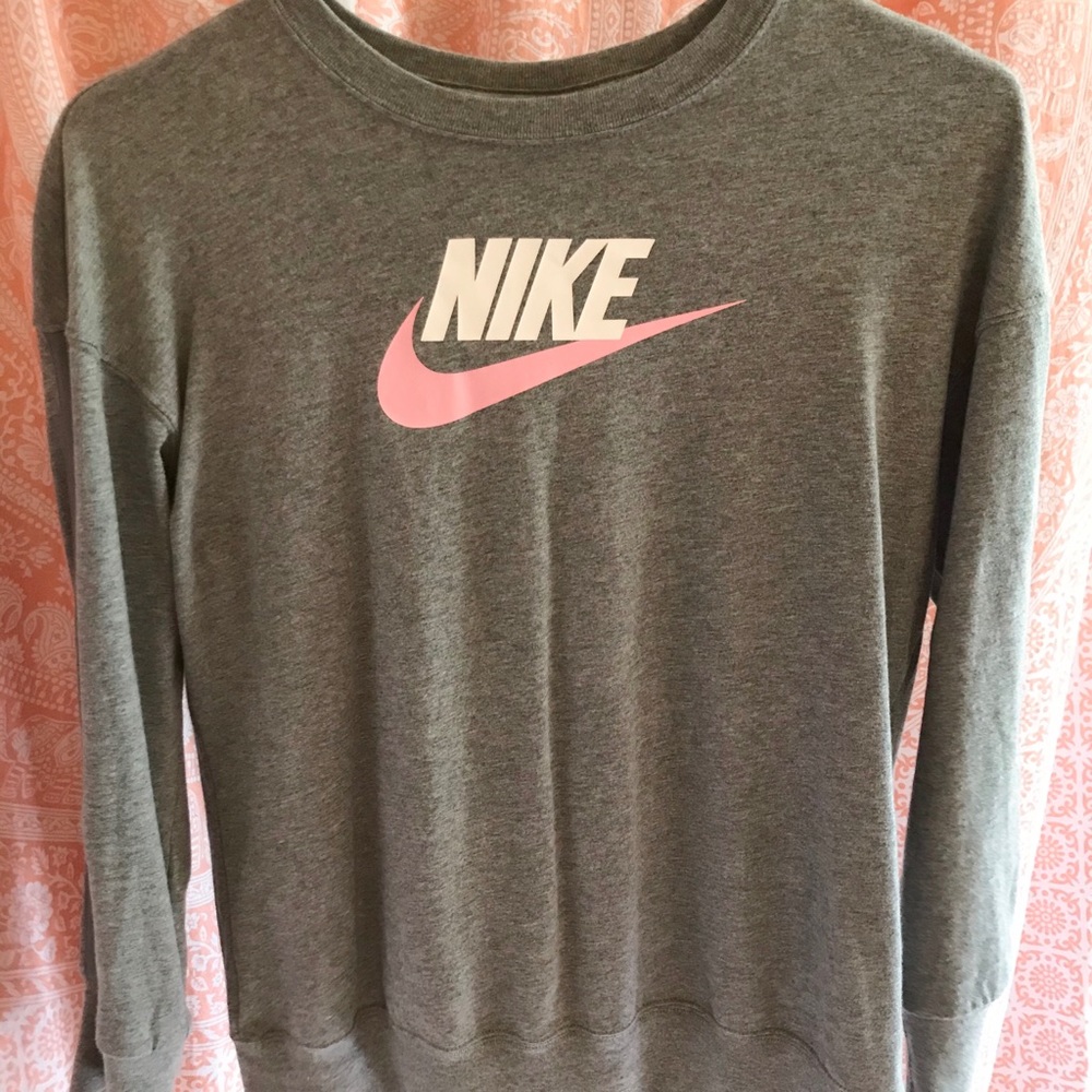 NIKE PULLOVER WORN ONCE!!! GREAT CONDITION!!!